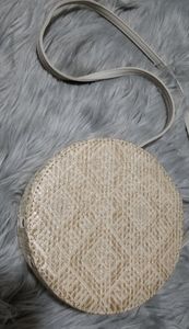 Round woven purse,with leather details